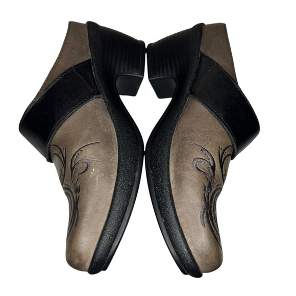 Klogs Leather mules clogs embroidered scroll floral boho slip resistant shoes 6 - Picture 5 of 11